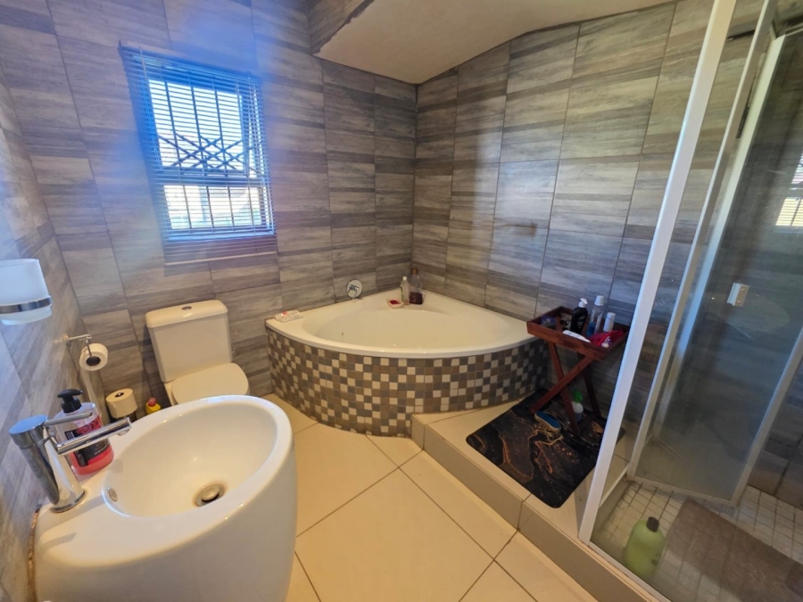 3 Bedroom Property for Sale in Verwoerdpark Northern Cape